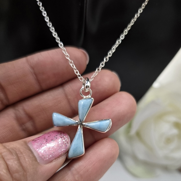 PRECIOUS CROSS NECKLACE - Picture 5 of 5